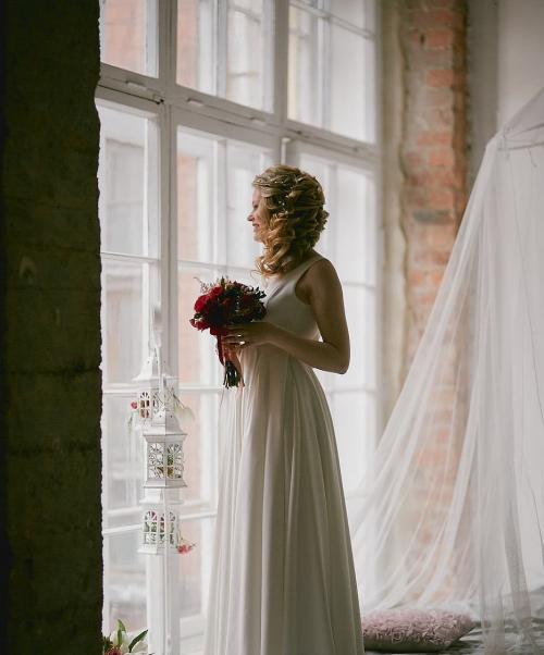 Греческая прическа с распущенными волосами. Для каких мероприятий подходит греческая прическа?