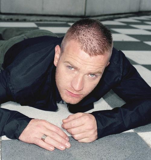 Стрижка Британка с залысинами. Стрижки и прически для мужчин с залысинами. Фото