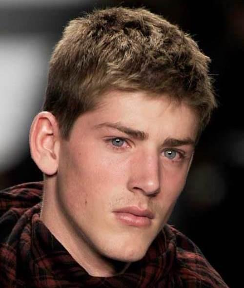 Стрижка Британка с залысинами. Стрижки и прически для мужчин с залысинами. Фото