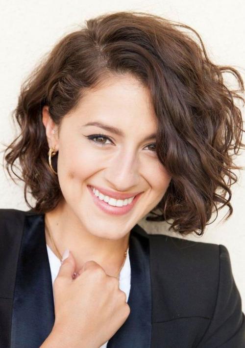 Стрижки 2019 женские на вьющиеся волосы. Стрижки для вьющихся волос (66 фото)