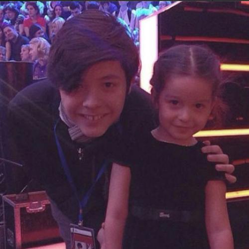 Черный или белый голос дети.