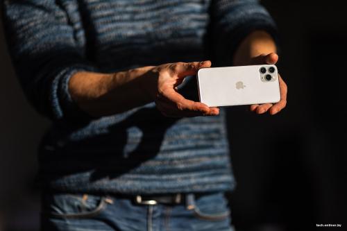 Черный или белый айфо.  Ждите к Новому году новый тренд — матовые корпусы в Android-смартфонах