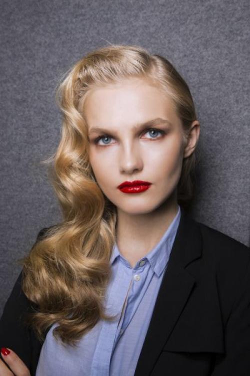 Как подобрать красную помаду блондинке. Как правильно выбрать красную помаду блондинке?