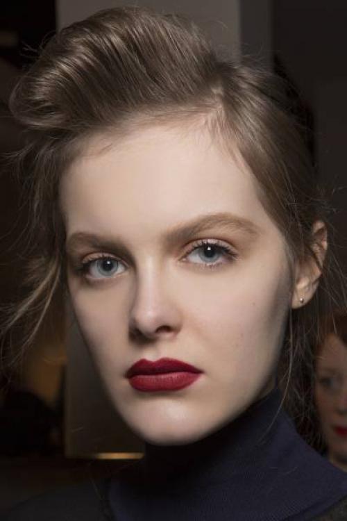 Как подобрать красную помаду блондинке с зелеными глазами. Как подобрать красную помаду под цвет кожи?