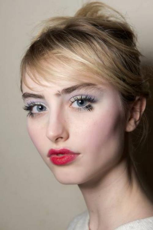 Как подобрать красную помаду блондинке с зелеными глазами. Как подобрать красную помаду под цвет кожи?