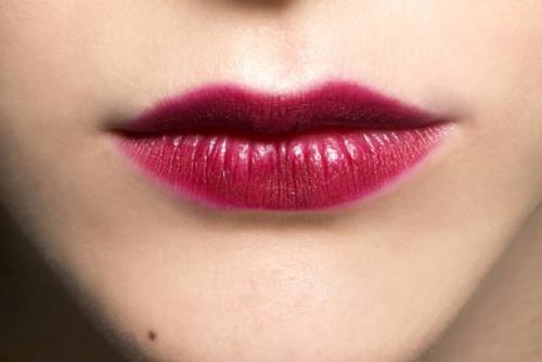 Как подобрать красную помаду брюнетке. Как выбрать красную помаду брюнетке