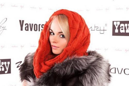 Как носить хомут. Как носить шарф-хомут – простые и эффектные образы