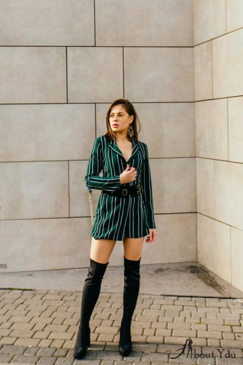 Джинсовое платье с ботфортами. Ботфорты и платье длины мини