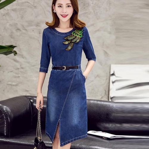 С чем носить джинсовые платья. Популярные фасоны