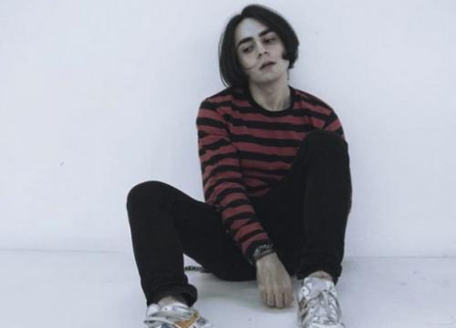 Рэпер с длинными волосами. Как называется прическа рэпера Лизера