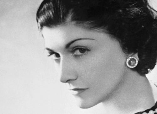 Коко шанель о макияже. Коко Шанель: цитаты о красоте и моде