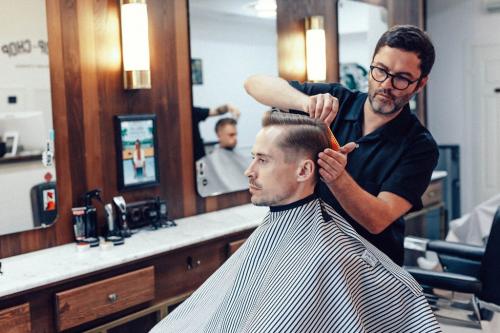 Стрижка помпадур описание. Это вышак: история стрижки «помпадур»