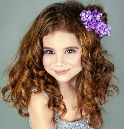 Легкие прически на новый год для детей. Детские прически на Новый год для длинных волос