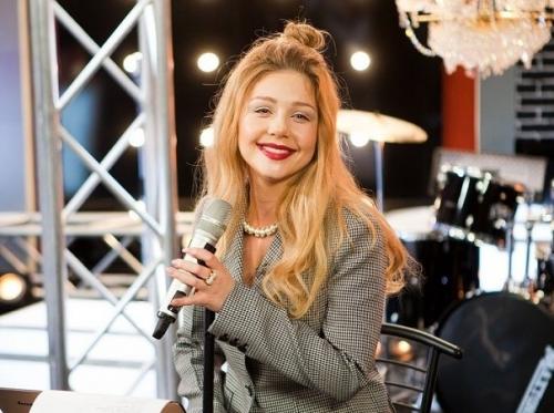 Новогодние прически на волосы средней длины. Модные новогодние прически на средние волосы своими руками