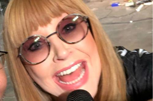 Как сделать прическу, как у аллы пугачевой. Новая прическа Аллы Пугачевой потрясла звезд отечественного шоу-бизнеса