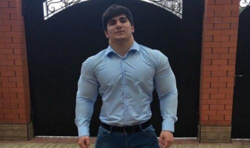 Накачанная шея чеченец. «Чеченский Халк» раскачал свою шею до более полуметра в диаметре