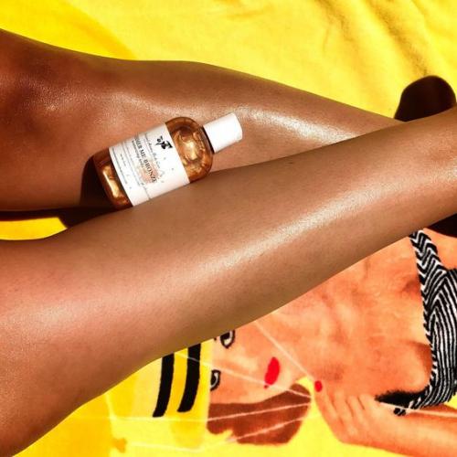 Шиммер для тела это. Колумнист-стилист Ангелина Головач рассказала все, что нужно знать о шиммерах