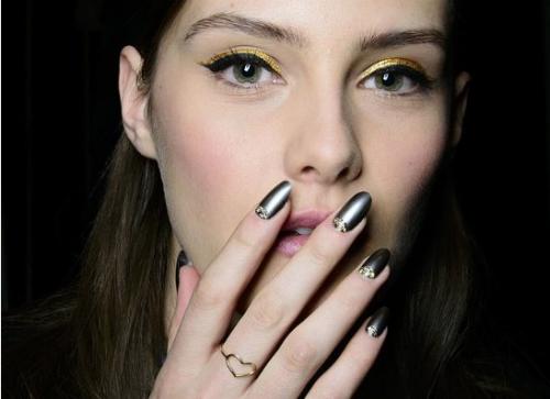 Шиммер, что это такое для ногтей. Лаки с шиммерами и глиттерами: что такое и как пользоваться?