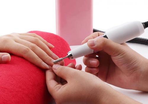 Аппаратный маникюр и педикюр, что это. Особенности и отличия от других видов маникюра