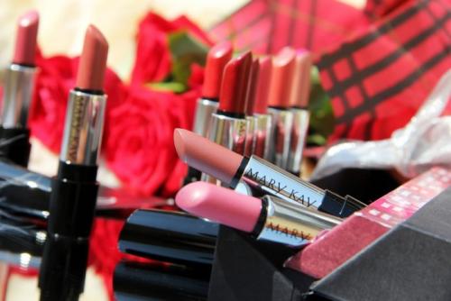 Матовая помада сушит губы. Особенности матовой помады