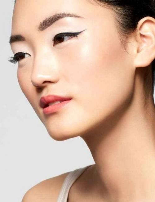 Как увеличить азиатские глаза при помощи макияжа. Как зрительно увеличить 
азиатские глаза