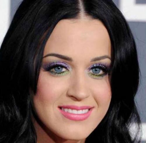 Макияж для голубых глаз брюнеток. Об оттенках теней