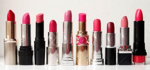 Какой цвет помады освежает лицо. Какой цвет помады идет женщине после 50?