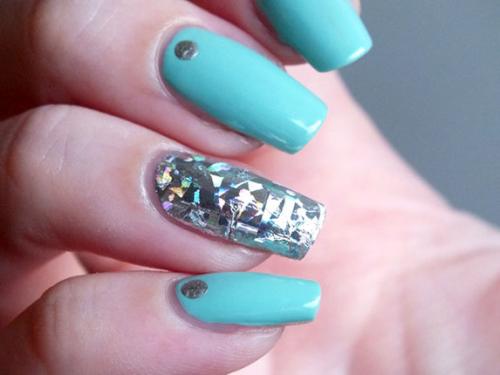 Как фольгой сделать рисунок на ногтях. Как сделать маникюр с фольгой?