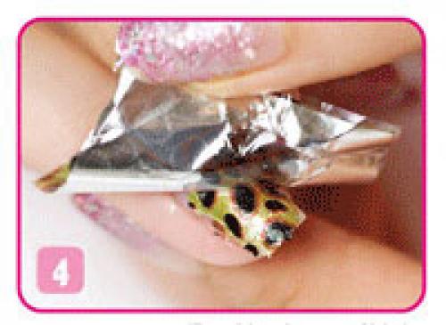 Как фольгой сделать рисунок на ногтях. Как сделать маникюр с фольгой?