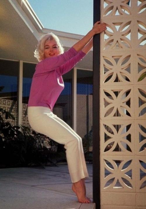 Стиль мэрилин монро одежда макияж. 6 главных составляющих голливудского стиля Мэрилин Монро, которые пригодятся и вам