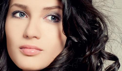 Макияж для брюнеток с голубыми глазами и светлой кожей. Макияж для брюнеток с голубыми глазами