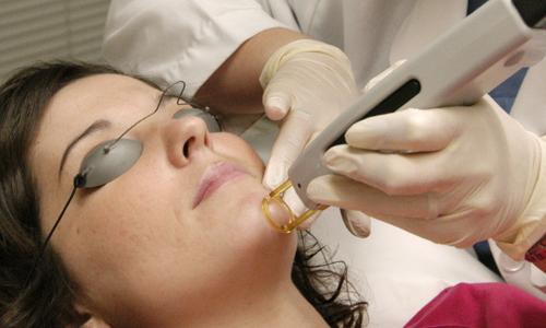 Какими процедурами подтянуть овал лица без операции. Аппаратные методики