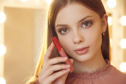 Техника нанесения макияжа. Как правильно наносить макияж? 5 этапов