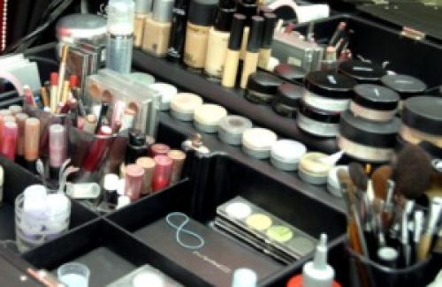 Профессиональная декоративная косметика для лица. Выбор профессиональной косметики для макияжа