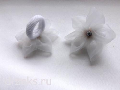 3 розы из органзы резинка для волос. Резинки для волос с цветами из органзы