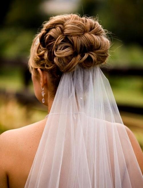 Свадебная прическа на длинные волосы в греческом стиле. Выбор свадебной прически: фотоварианты греческих свадебных причесок