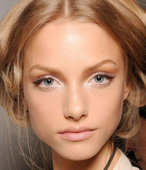 Как сделать красивый макияж в домашних условиях для голубых глаз