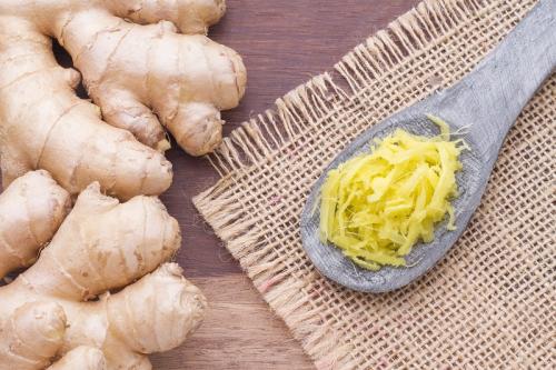 Маска из куркумы и имбиря. В чём секрет самодельной золотой маски