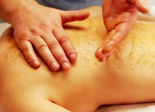 Массаж медом при остеохондрозе. Медовый массаж при остеохондрозе шеи и спины