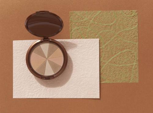 Как подобрать тон компактной пудры для лица. Виды пудр по цвету и свойствам