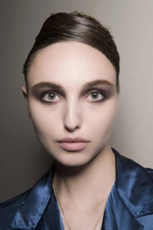 Макияж для девушек с серыми глазами и темными волосами