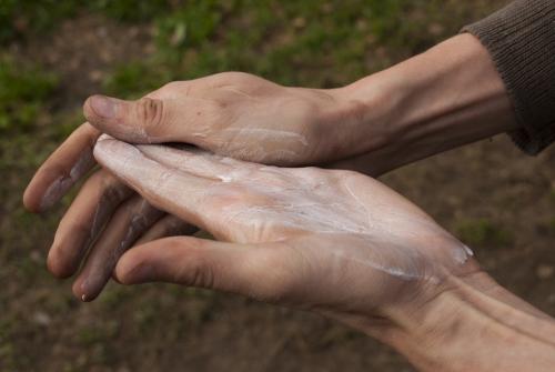 Защитный крем для рук для автослесаря. ВМПАВТО › Блог › Защита рук при работе со смазками и маслами