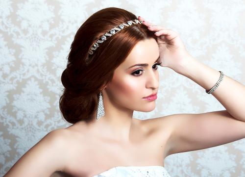 Свадебная прическа на длинные волосы в греческом стиле. Выбор свадебной прически: фотоварианты греческих свадебных причесок