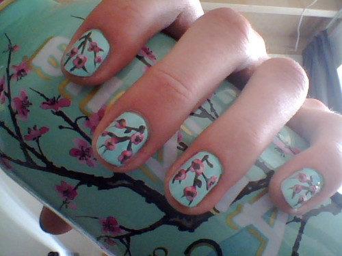 Как нарисовать цветы на ногтях в домашних условиях. Цветы на ногтях: как рисовать маникюр с цветами