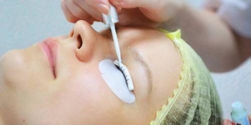 Подкручивание ресниц в салоне