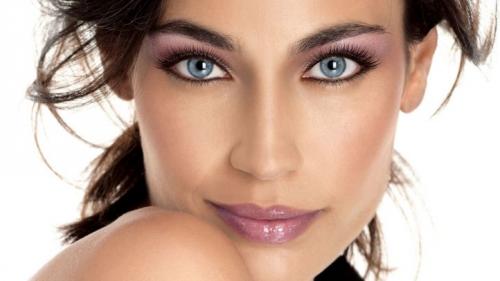 Как сделать красивый макияж в домашних условиях для голубых глаз