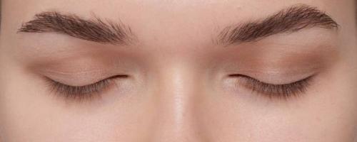 Макияж для глаз с нависшим веком и близко посаженных глаз. Макияж с нависшим веком: пошаговые техники выполнения