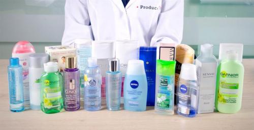 Матовая помада не стирается. Как смыть матовую помаду с губ?