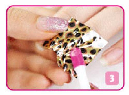 Как фольгой сделать рисунок на ногтях. Как сделать маникюр с фольгой?