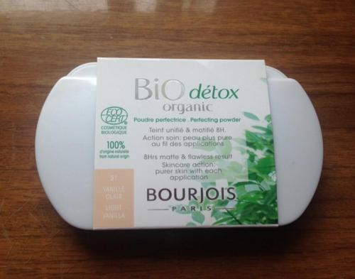 Какую выбрать пудру для жирной проблемной кожи. Рейтинг лучших матирующих пудр